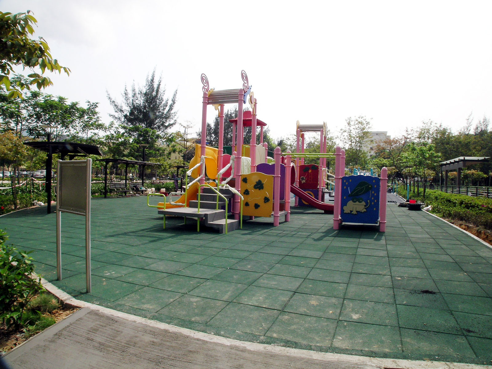 Photo 2: Fan Leng Lau Road Playground