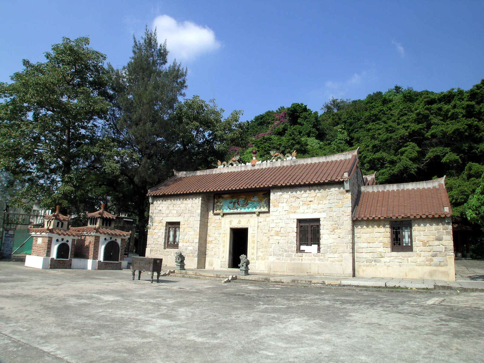 Photo 1: Tin Hau Temple (Cha Kwo Ling)