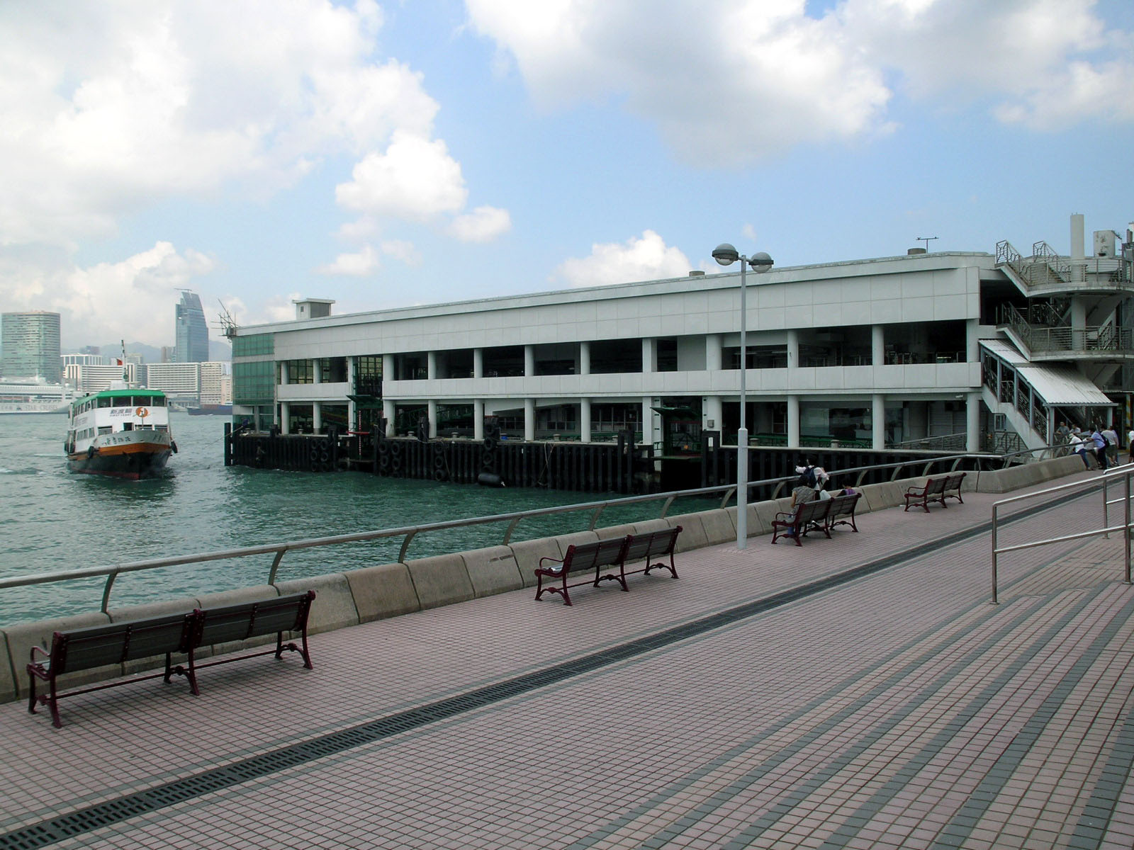 Photo 4: Promenade between Central Pier 4 and Pier 6