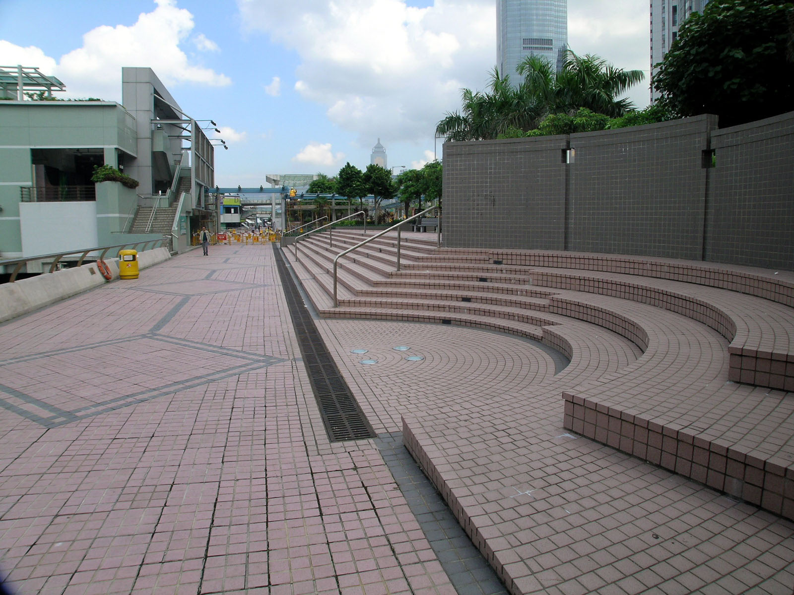 Photo 1: Promenade between Central Pier 2 and Pier 4