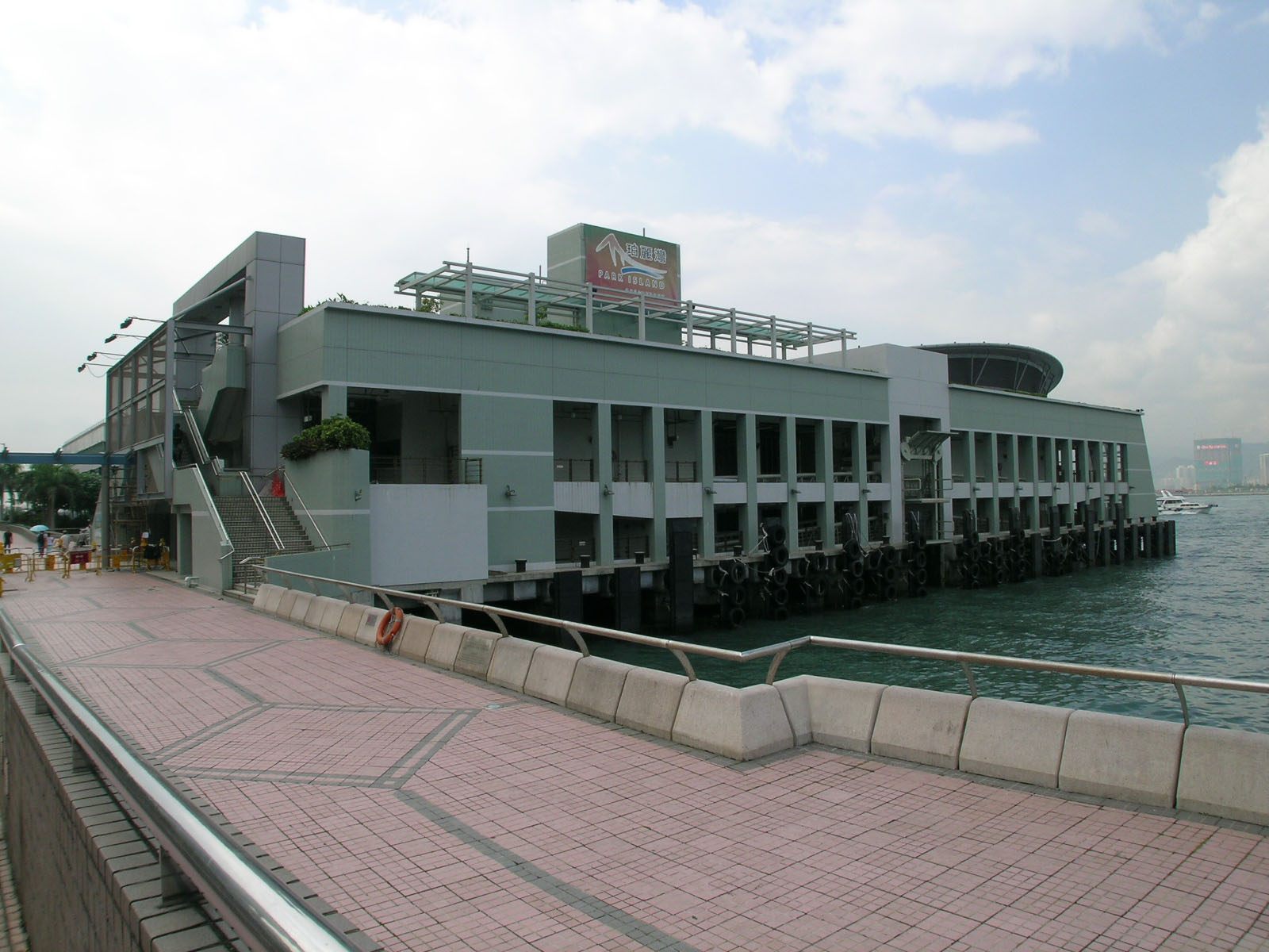 Photo 3: Central Pier 2