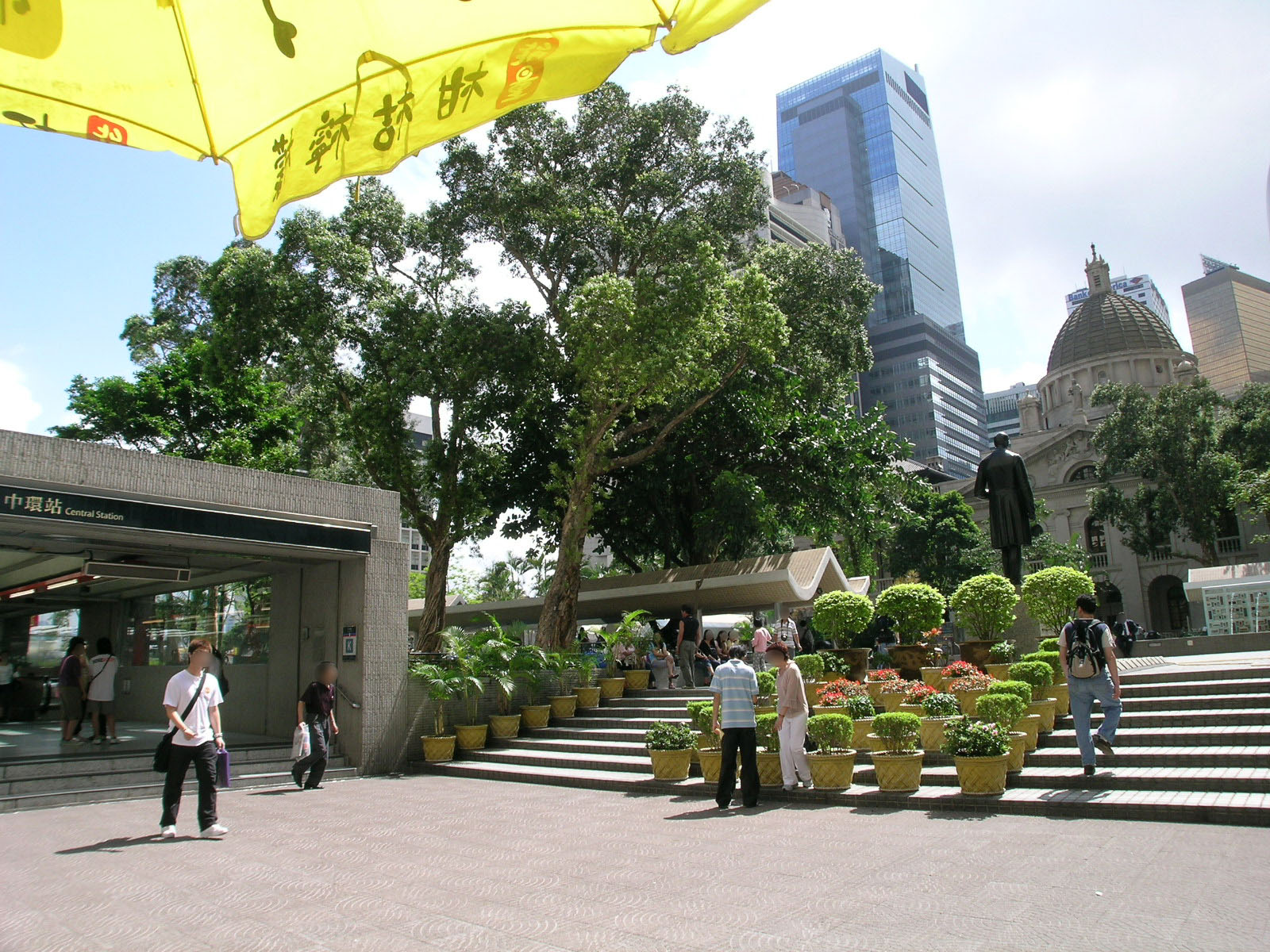 Photo 2: Statue Square Gardens