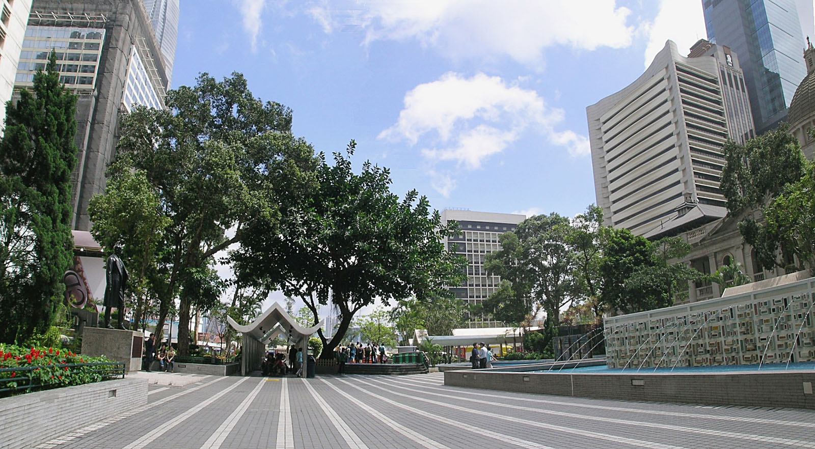 Photo 3: Statue Square Gardens