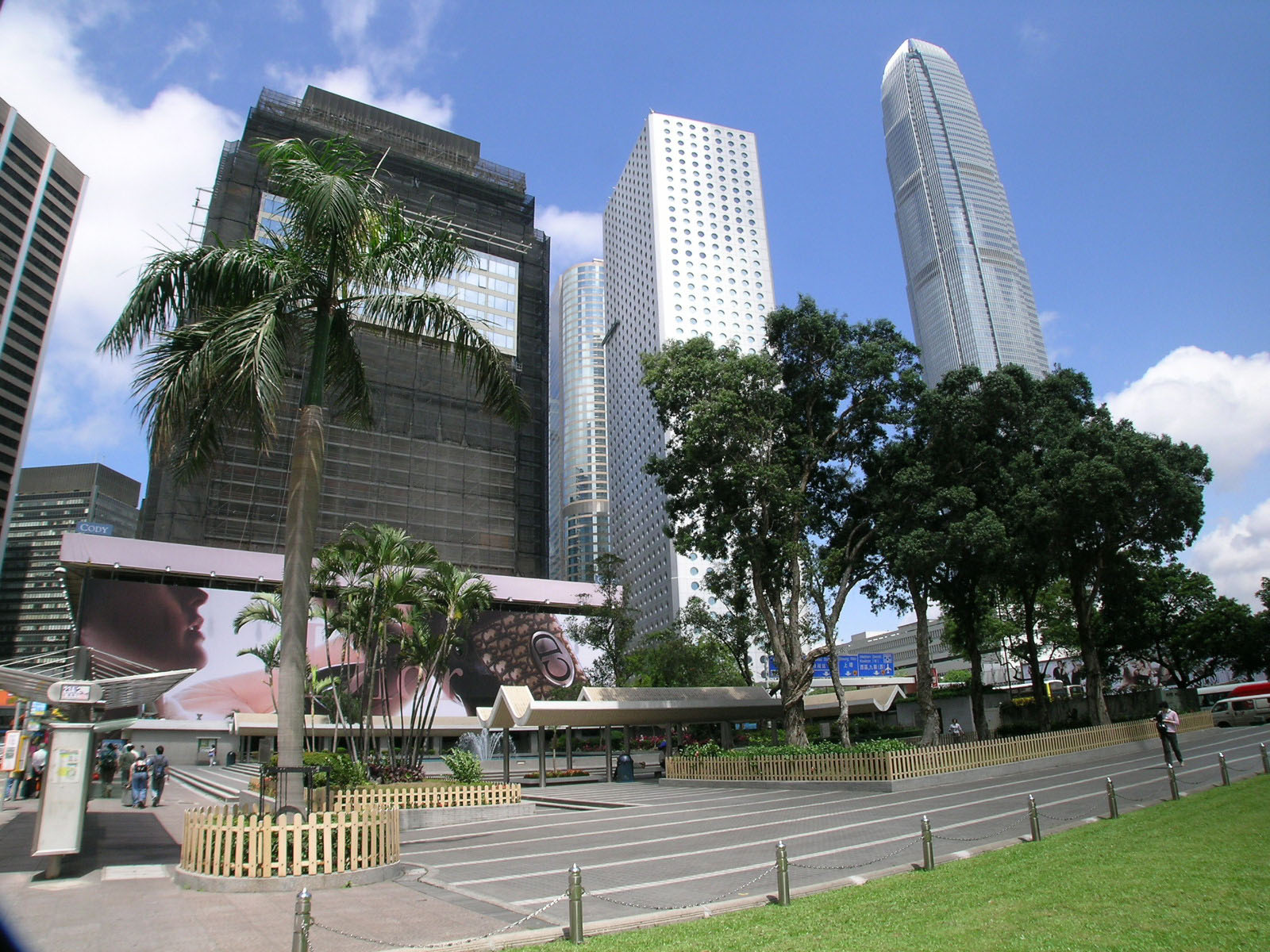 Photo 15: Statue Square Gardens