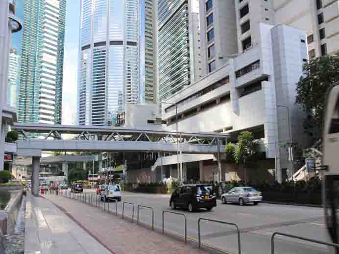 Footbridge HF125 (across Queensway between High Court and Lippo Centre)