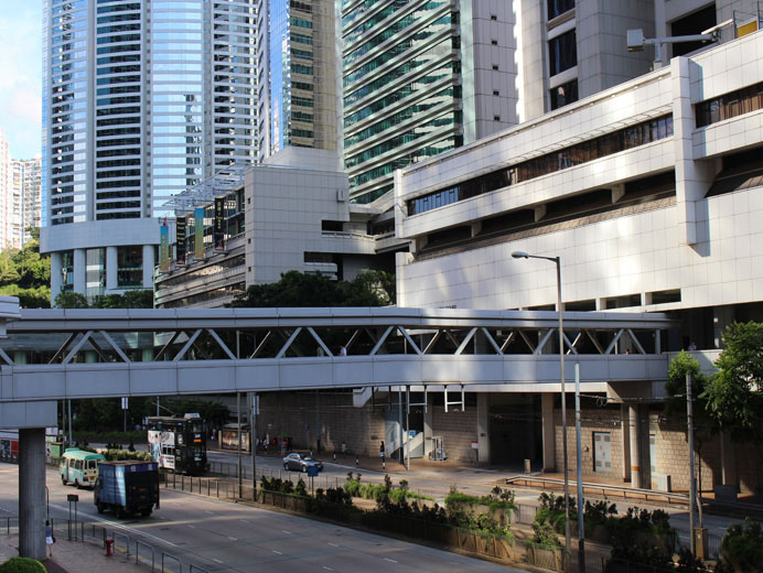 Photo 2: Footbridge HF125 (across Queensway between High Court and Lippo Centre)