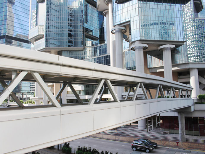 Photo 3: Footbridge HF125 (across Queensway between High Court and Lippo Centre)