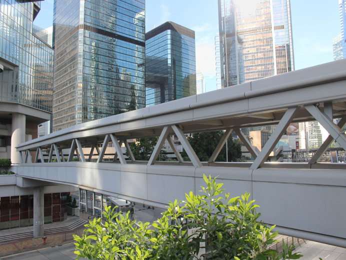 Photo 4: Footbridge HF125 (across Queensway between High Court and Lippo Centre)