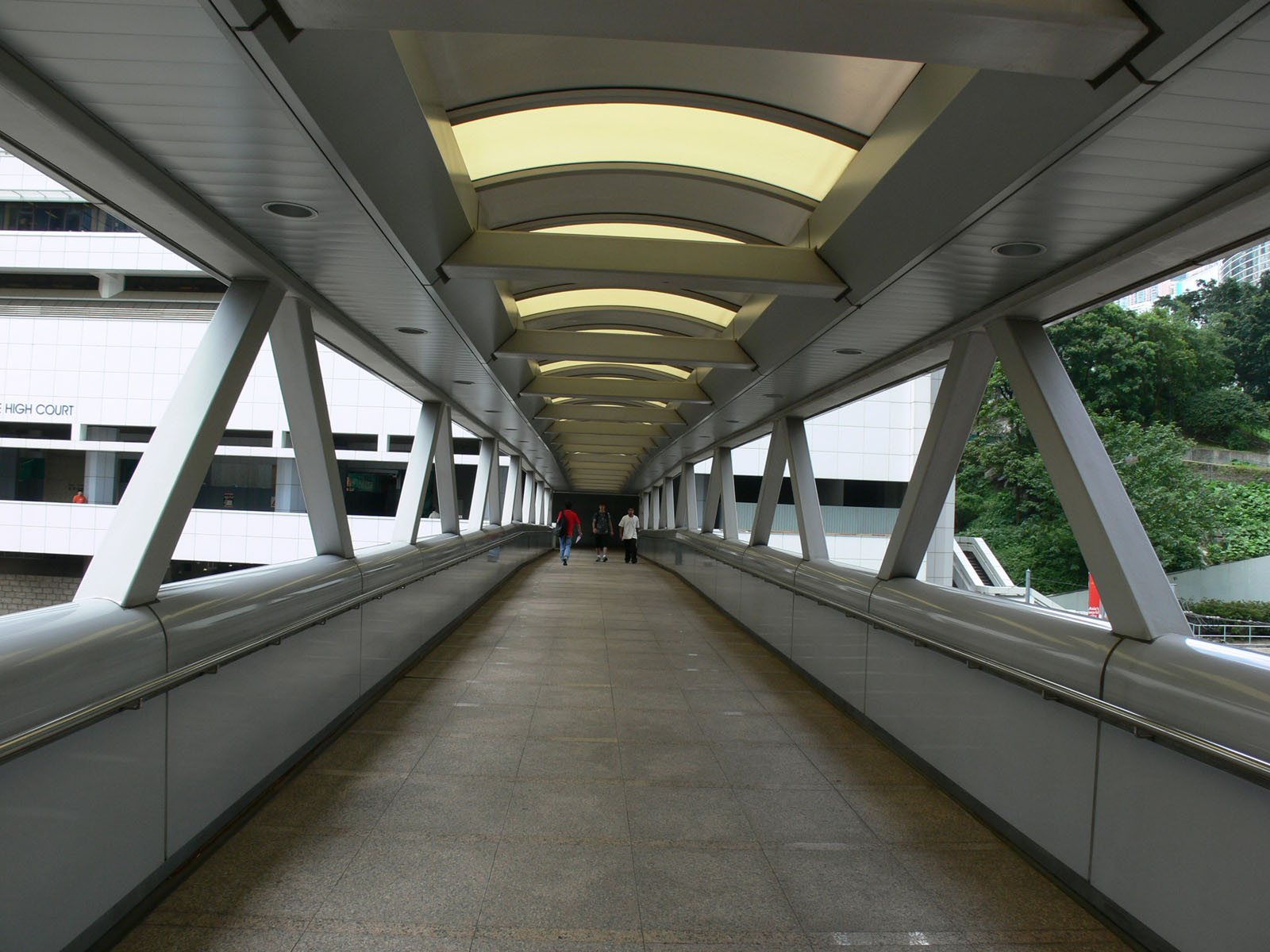 Photo 6: Footbridge HF125 (across Queensway between High Court and Lippo Centre)