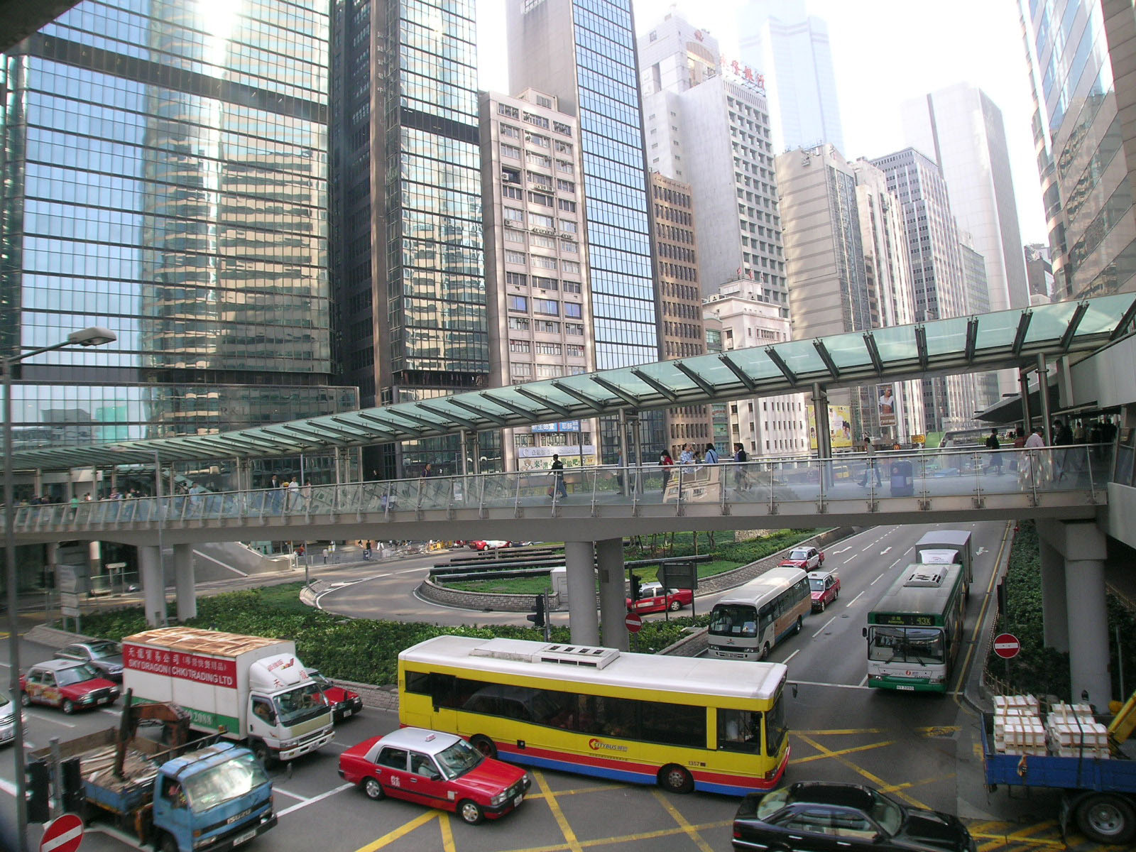 Photo 2: Footbridge HF171 (across Connaught Road Central linking World Wide House and Exchange Square)