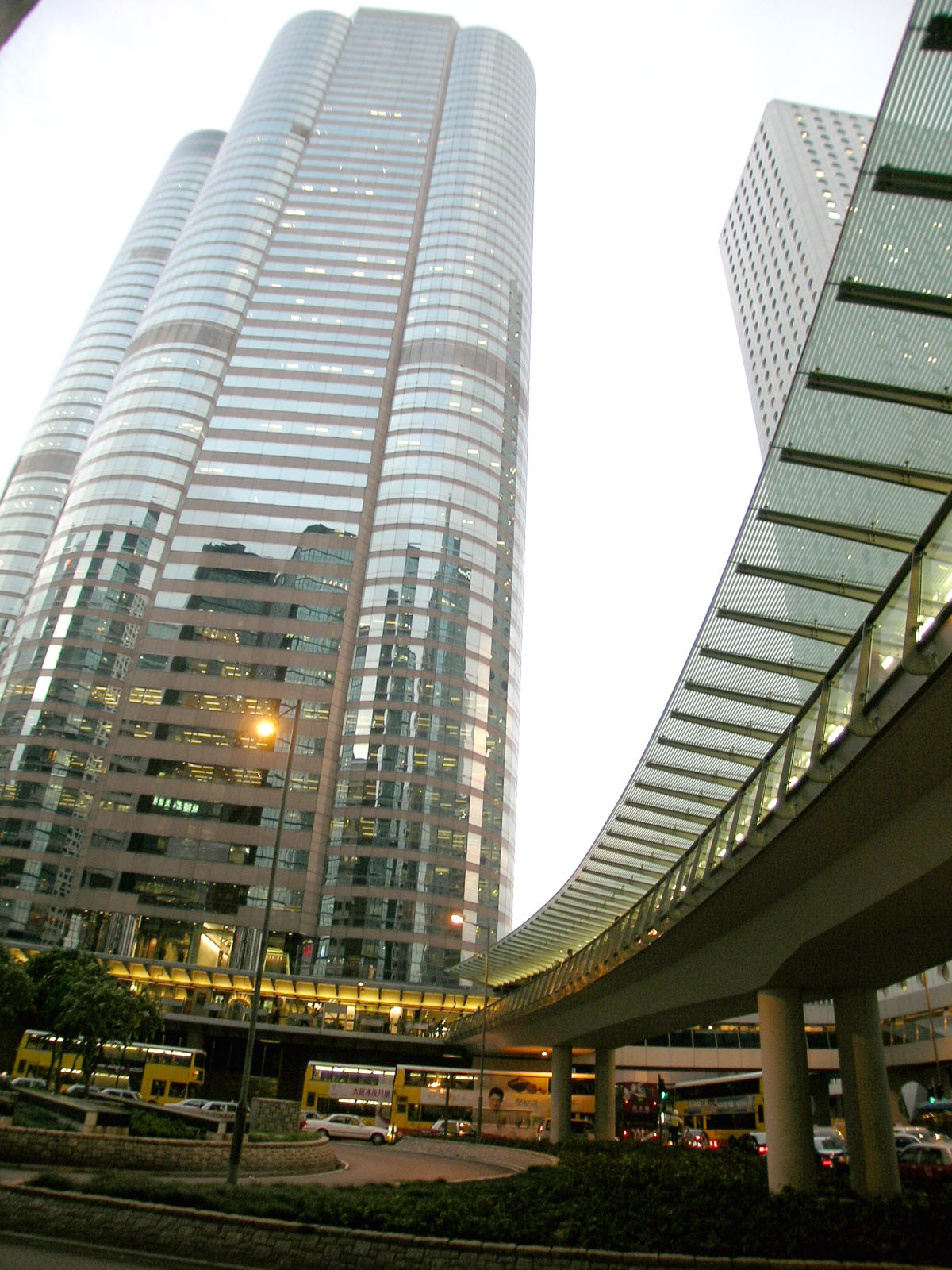 Photo 7: Footbridge HF171 (across Connaught Road Central linking World Wide House and Exchange Square)