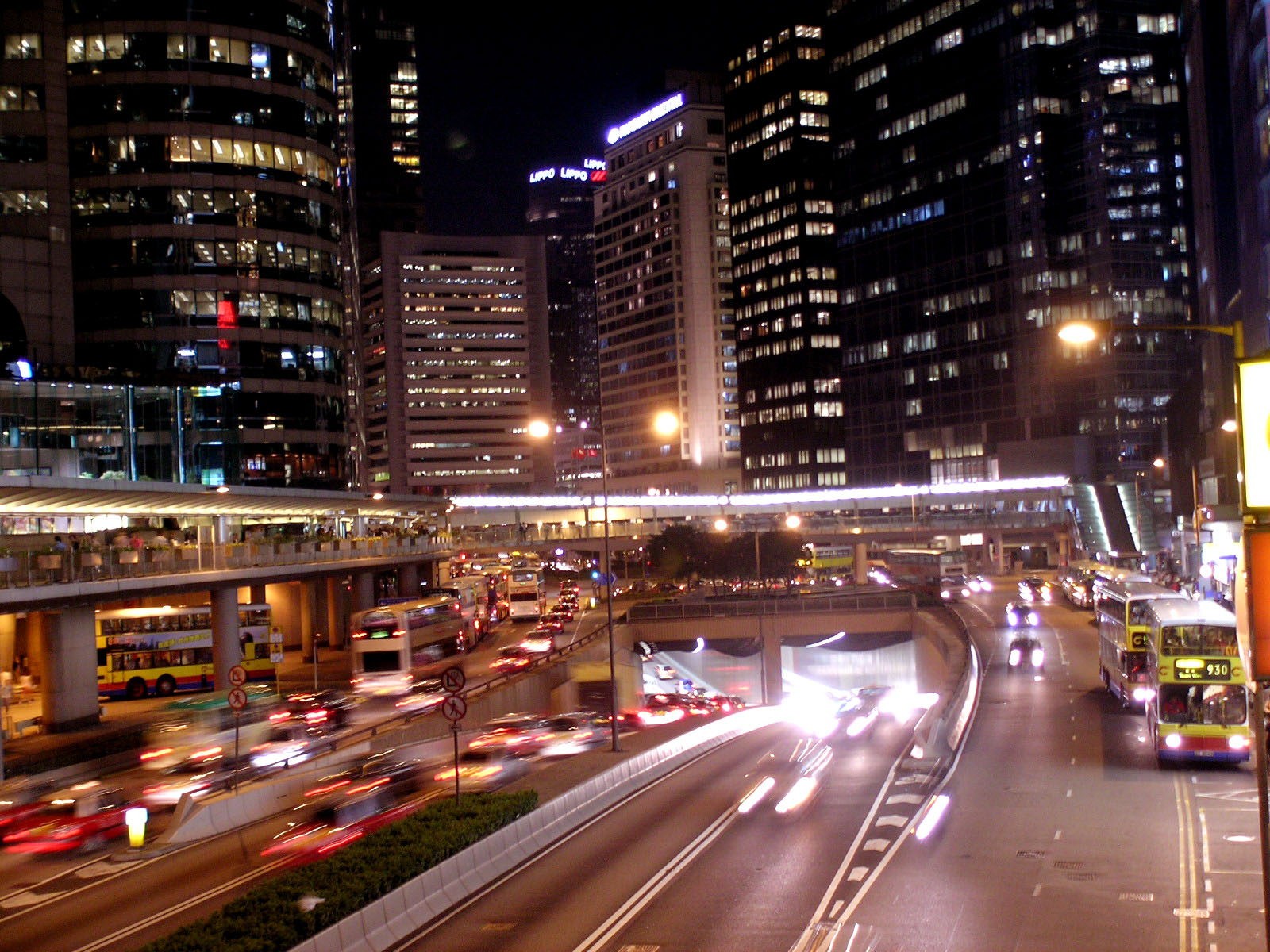 Photo 8: Footbridge HF171 (across Connaught Road Central linking World Wide House and Exchange Square)