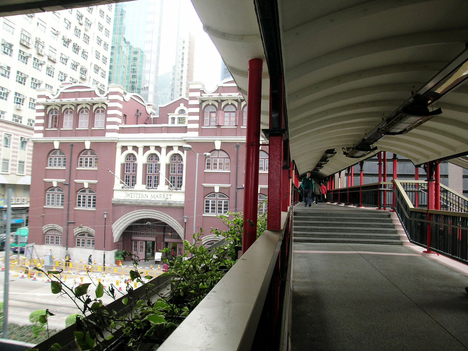 Photo 2: Footbridge HF118 (joining Western Market to Macau Ferry Bus Terminus and Shun Tak Centre)