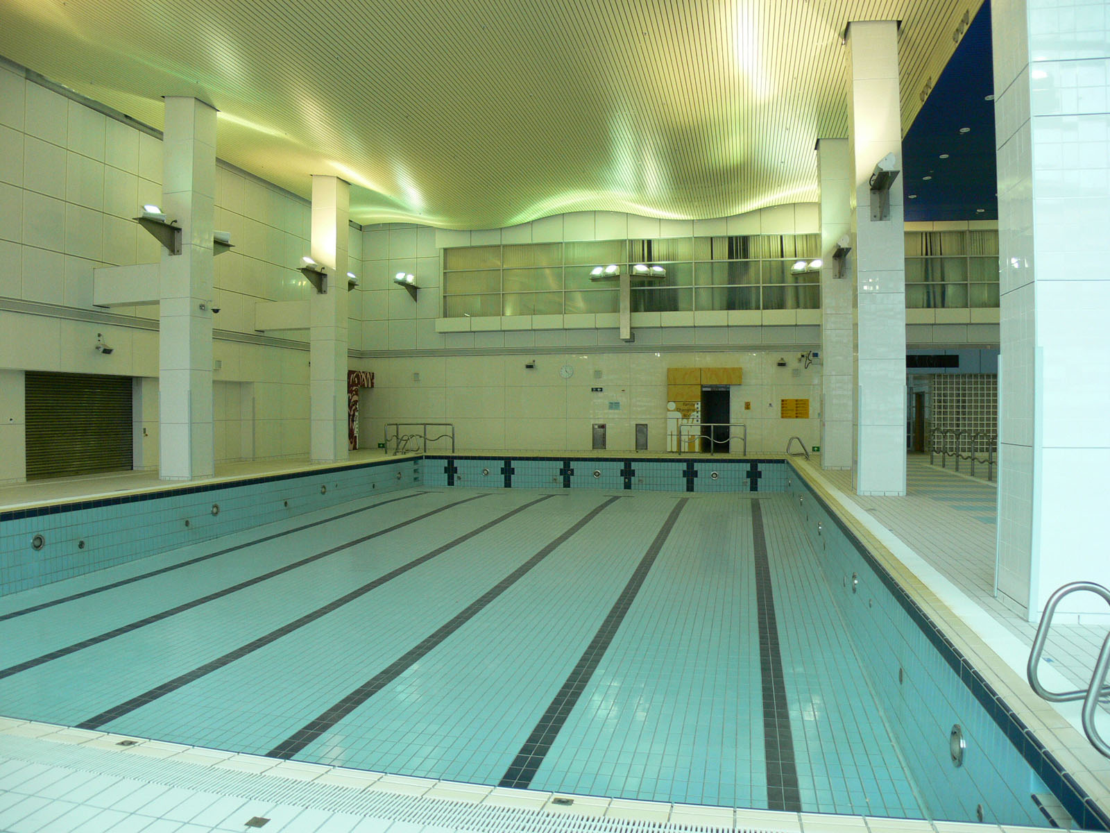 Photo 3: Tai Kok Tsui Swimming Pool