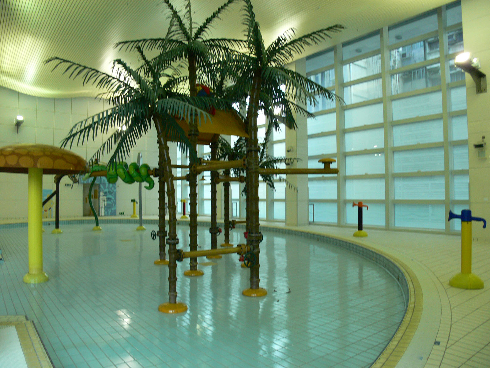 Photo 4: Tai Kok Tsui Swimming Pool