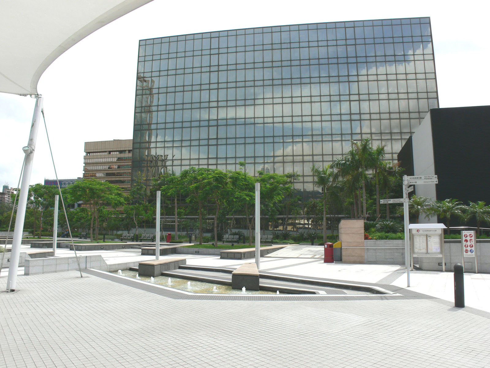 Photo 4: Tsim Sha Tsui East Waterfront Podium Garden