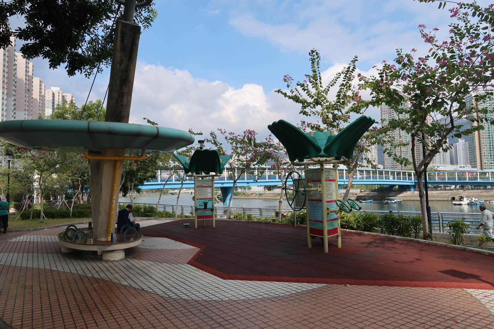 Photo 2: Wu Shan Riverside Park