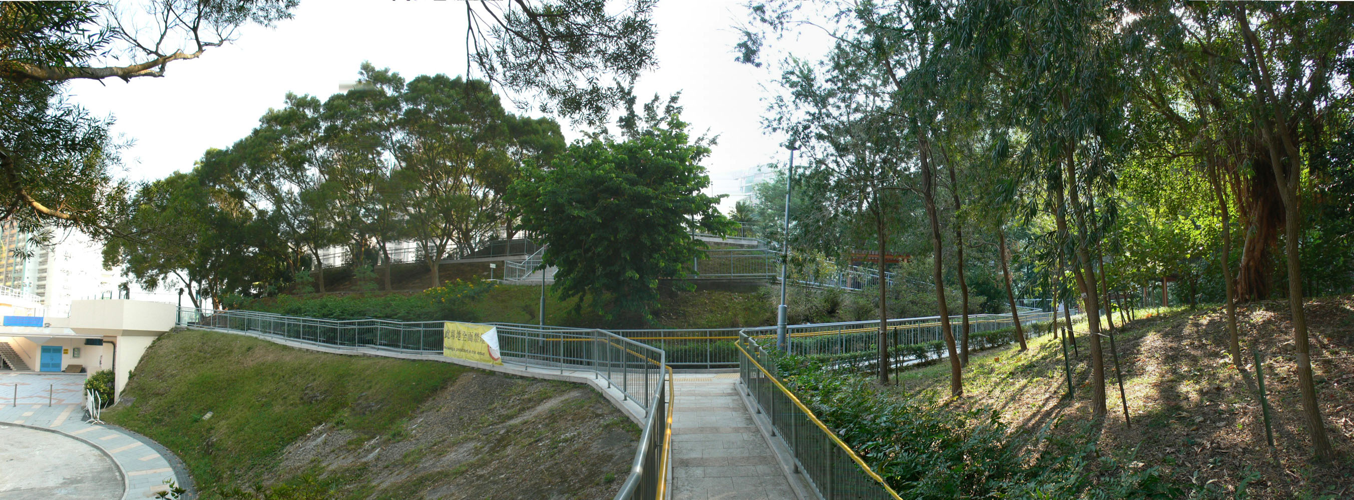 Photo 1: Chai Wan Pool-side Garden