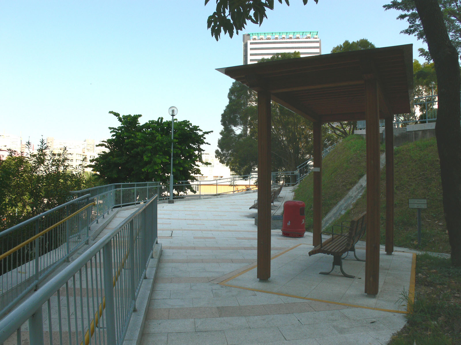 Photo 2: Chai Wan Pool-side Garden