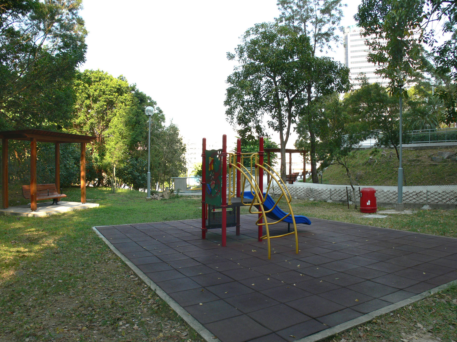 Photo 3: Chai Wan Pool-side Garden