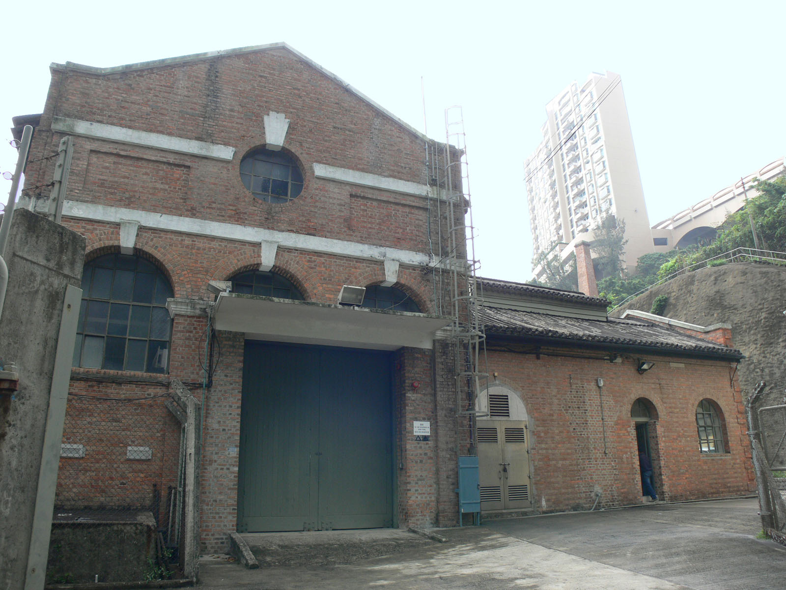 Photo 2: Tai Tam Tuk Raw Pumping Station