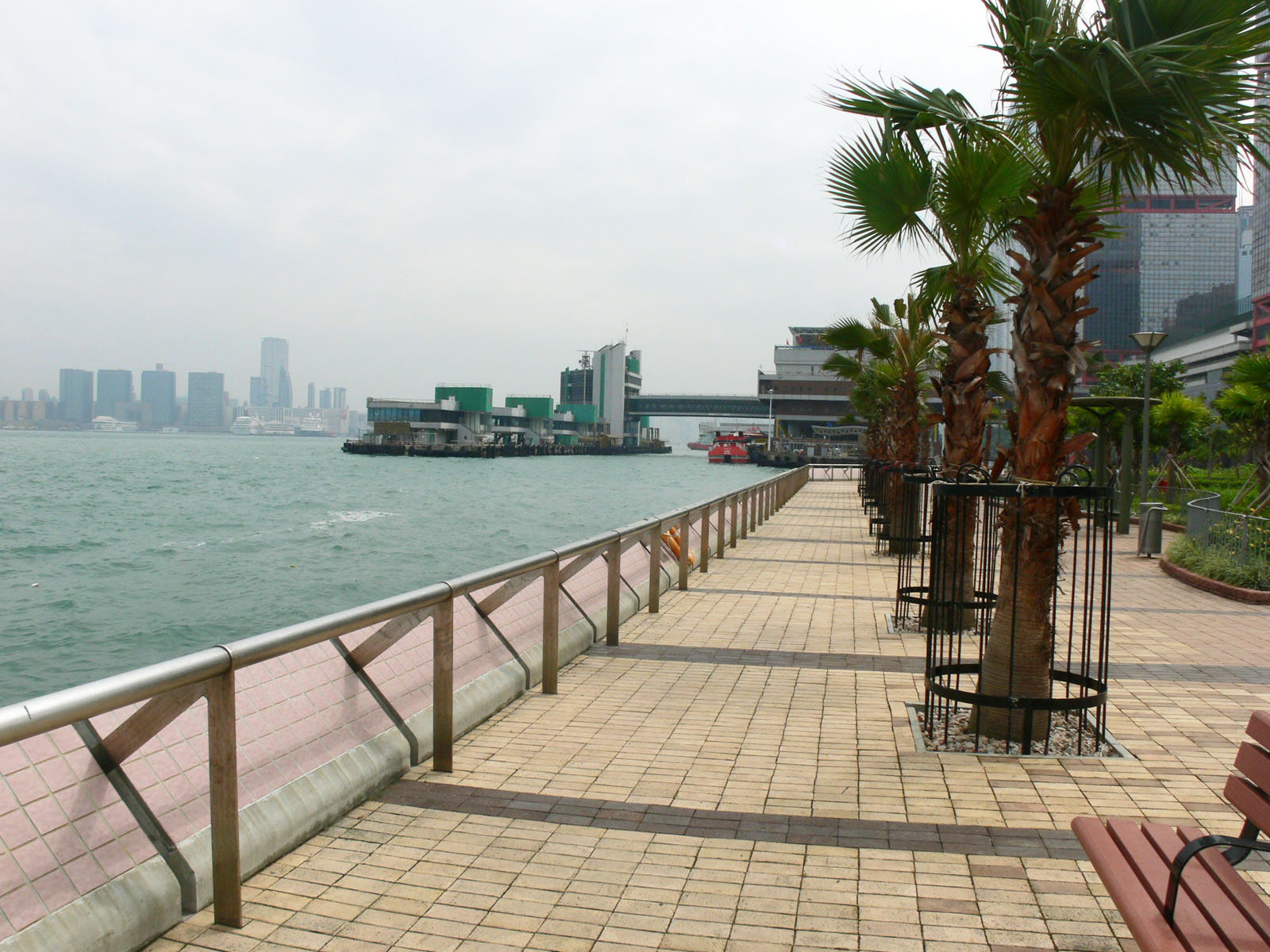 Photo 1: Central and Western District Promenade (Sheung Wan Section)