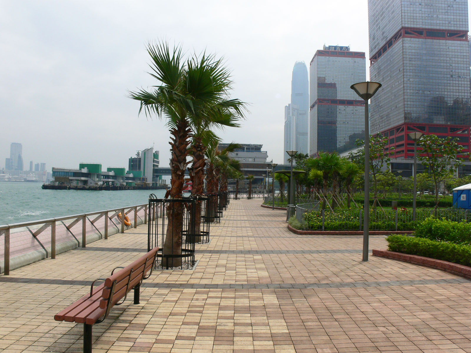 Photo 3: Central and Western District Promenade (Sheung Wan Section)