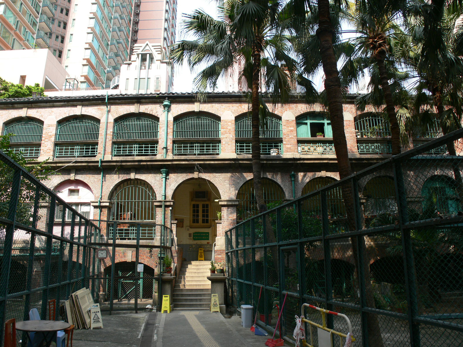 Photo 1: Open Court of Eastern Street Methadone Clinic