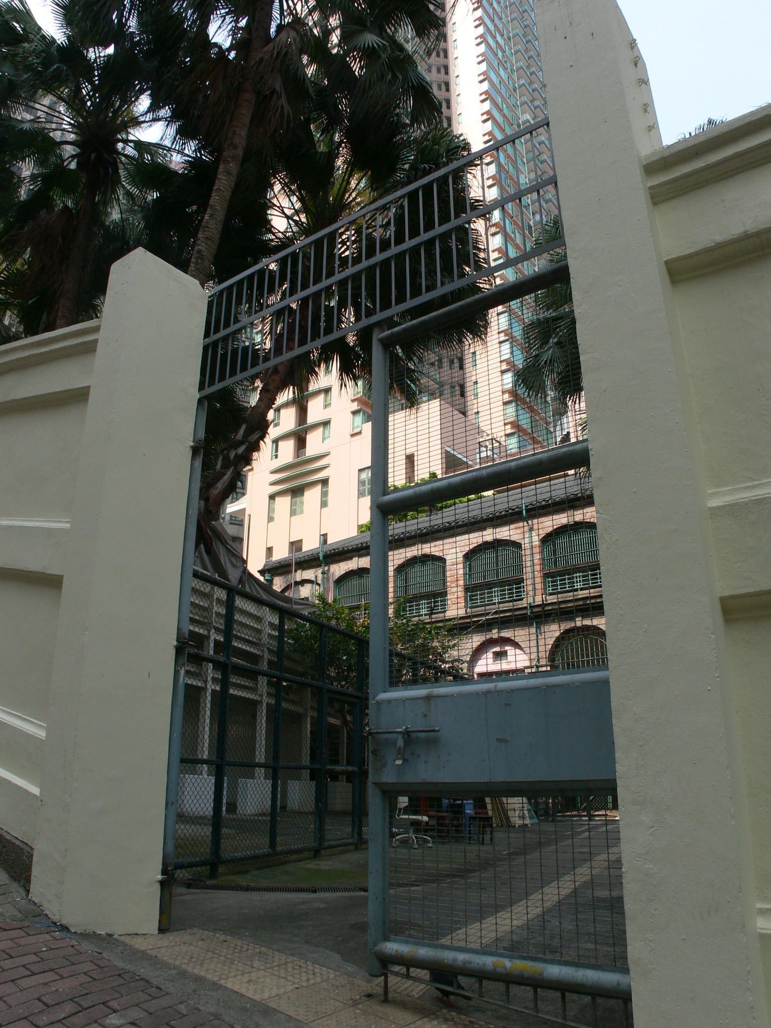 Photo 2: Open Court of Eastern Street Methadone Clinic