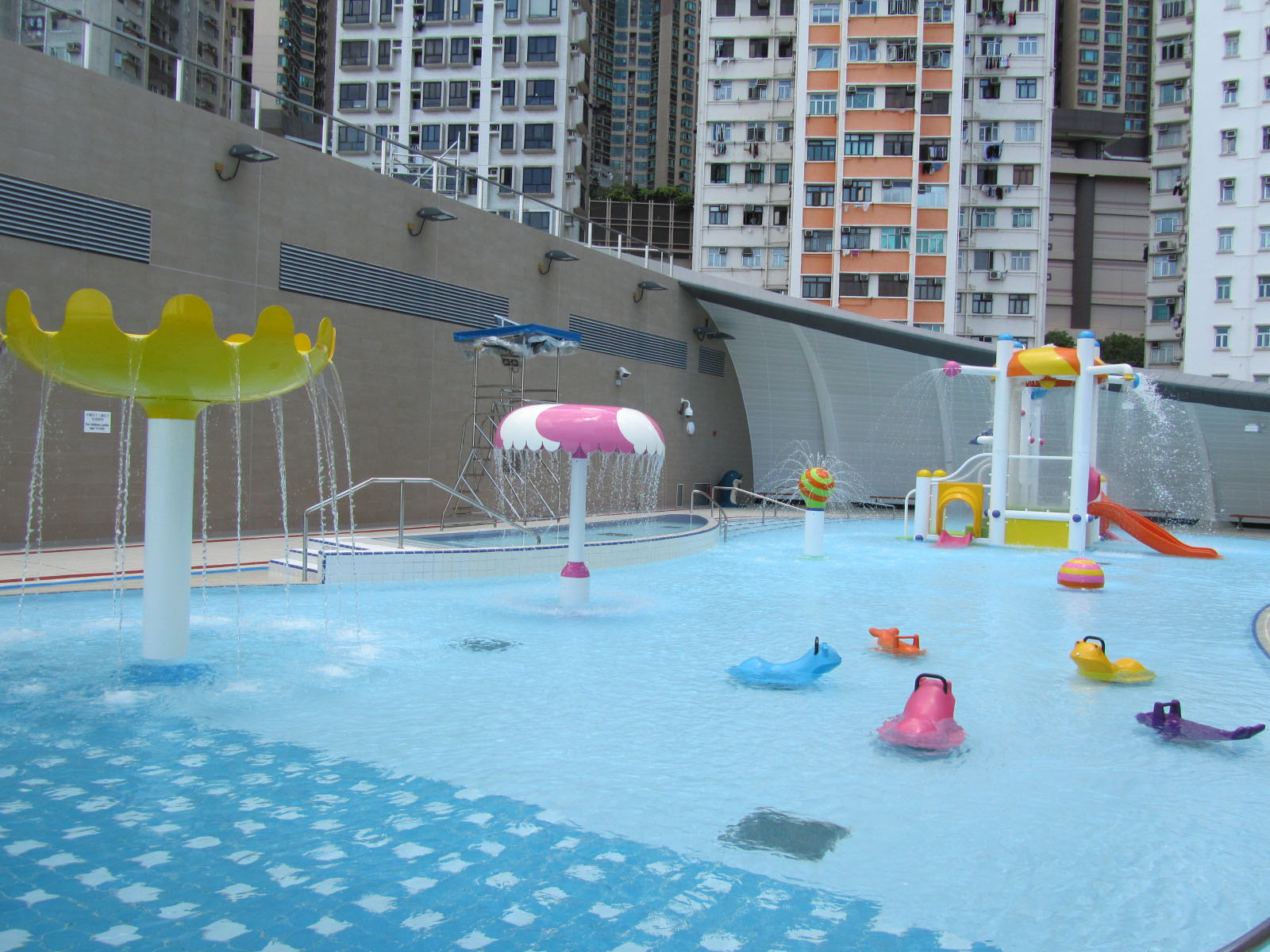 Photo 2: Kennedy Town Swimming Pool