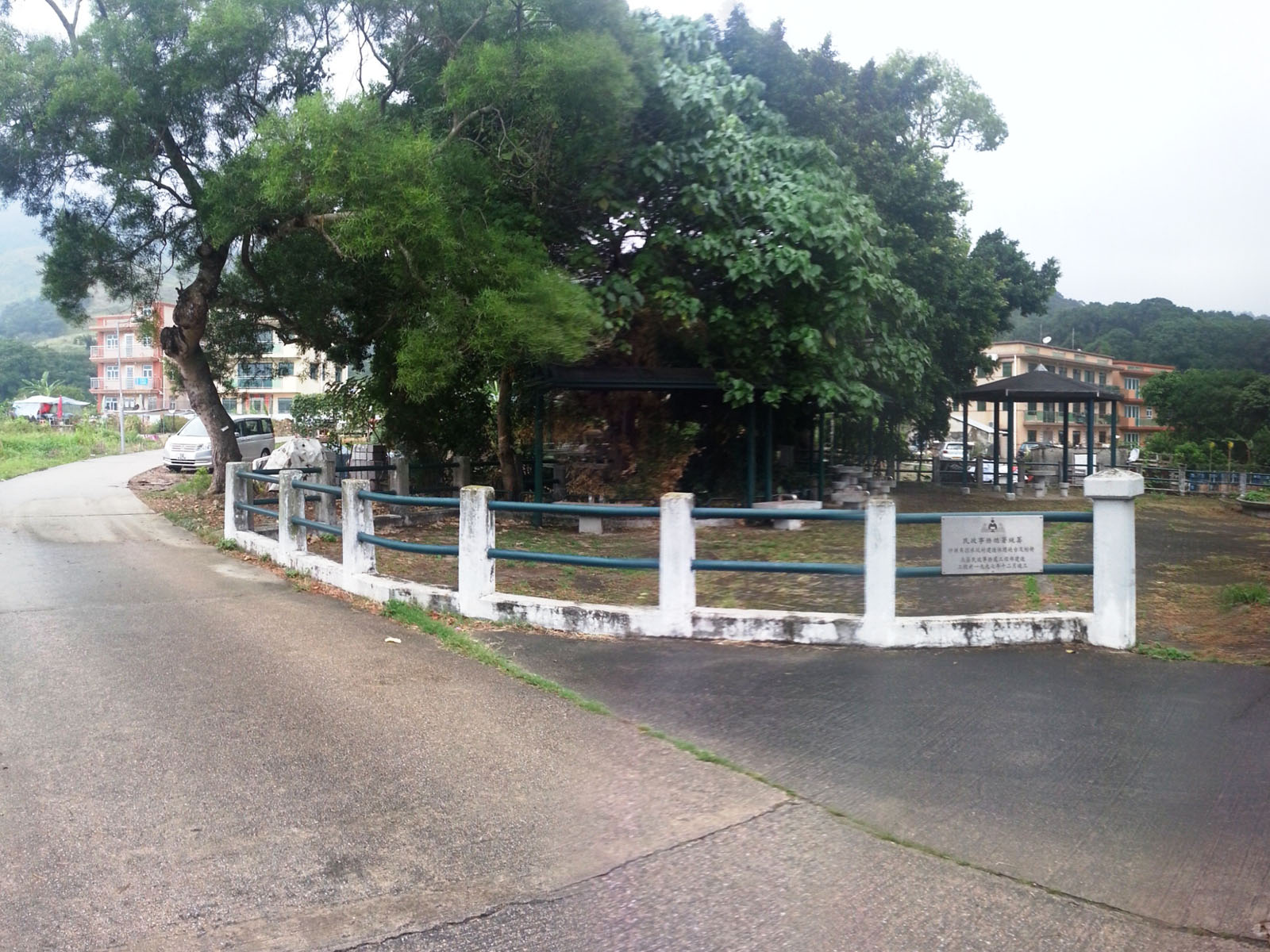 Photo 2: Tam Shui Hang Tsuen Sitting-out Area