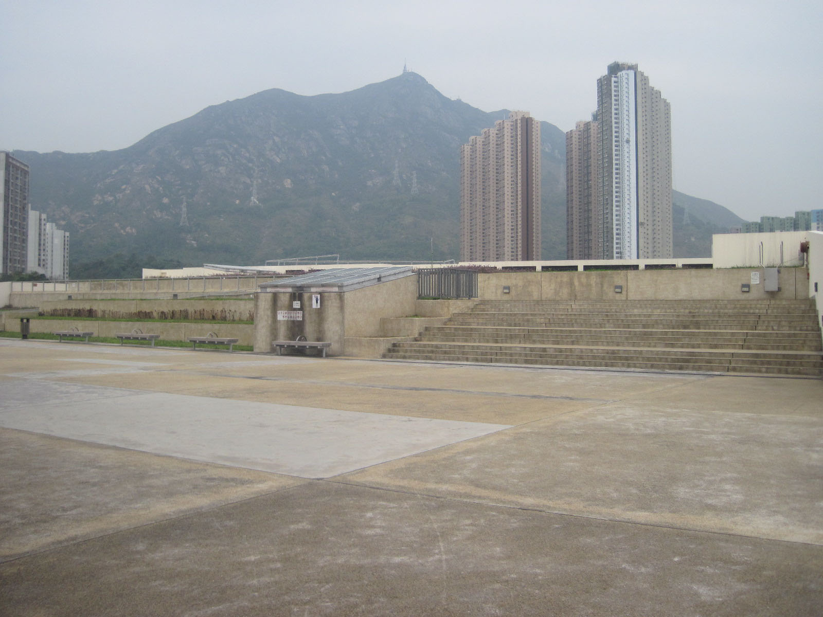 Photo 3: Tuen Mun Area 44 Joint-user Complex & Wholesale Fish Market Landscape Deck