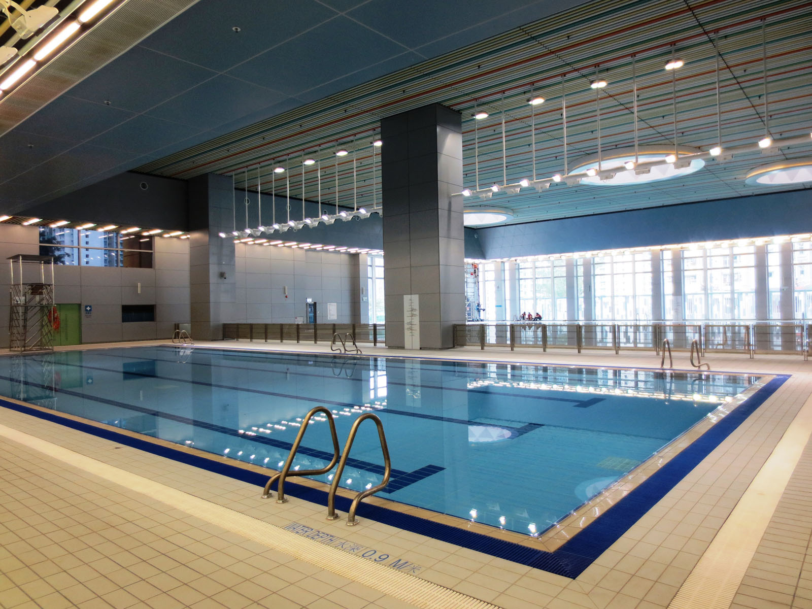 Photo 1: Lam Tin Swimming Pool