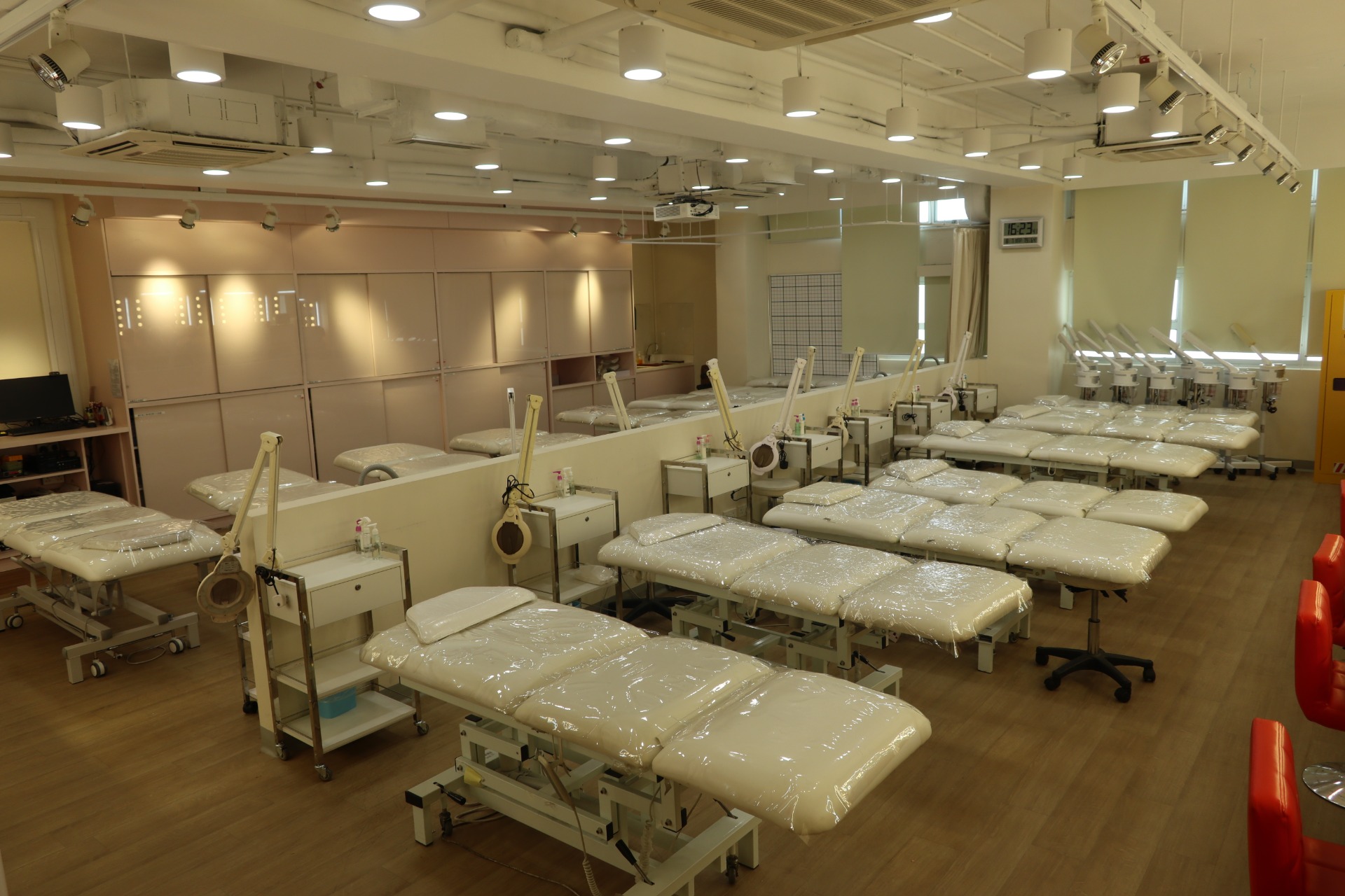 相片 8: 青年學院（葵芳）