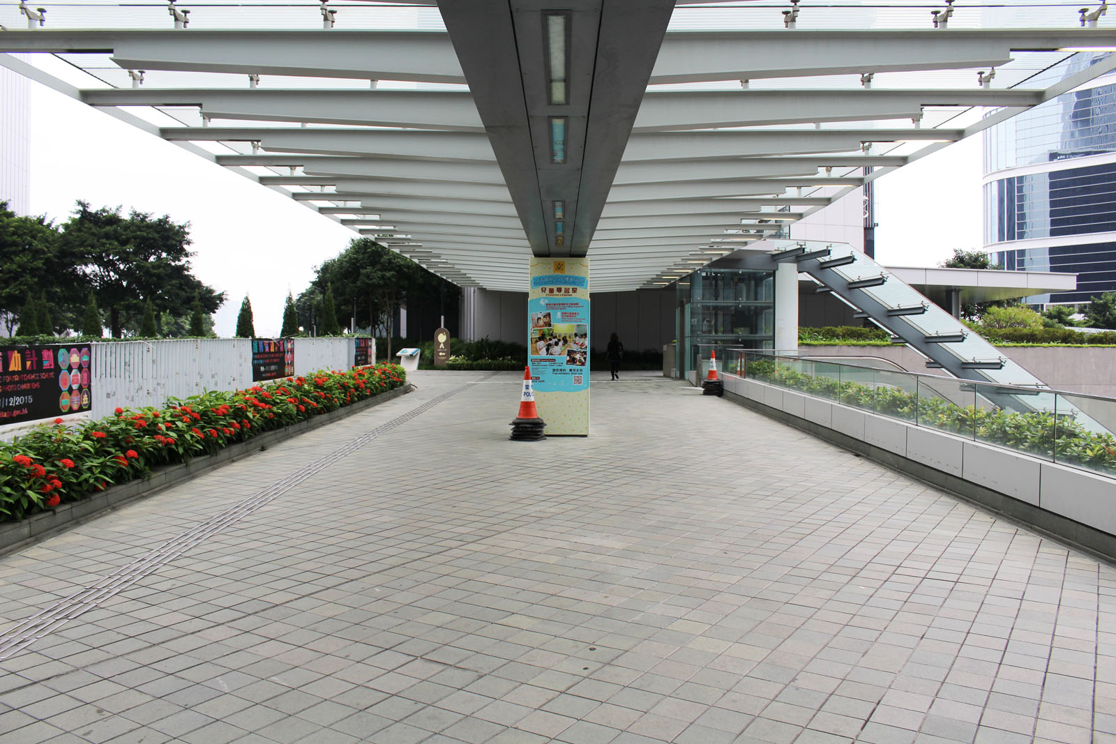 Footbridge HF189 (across Harcourt Road to Central Government Offices)