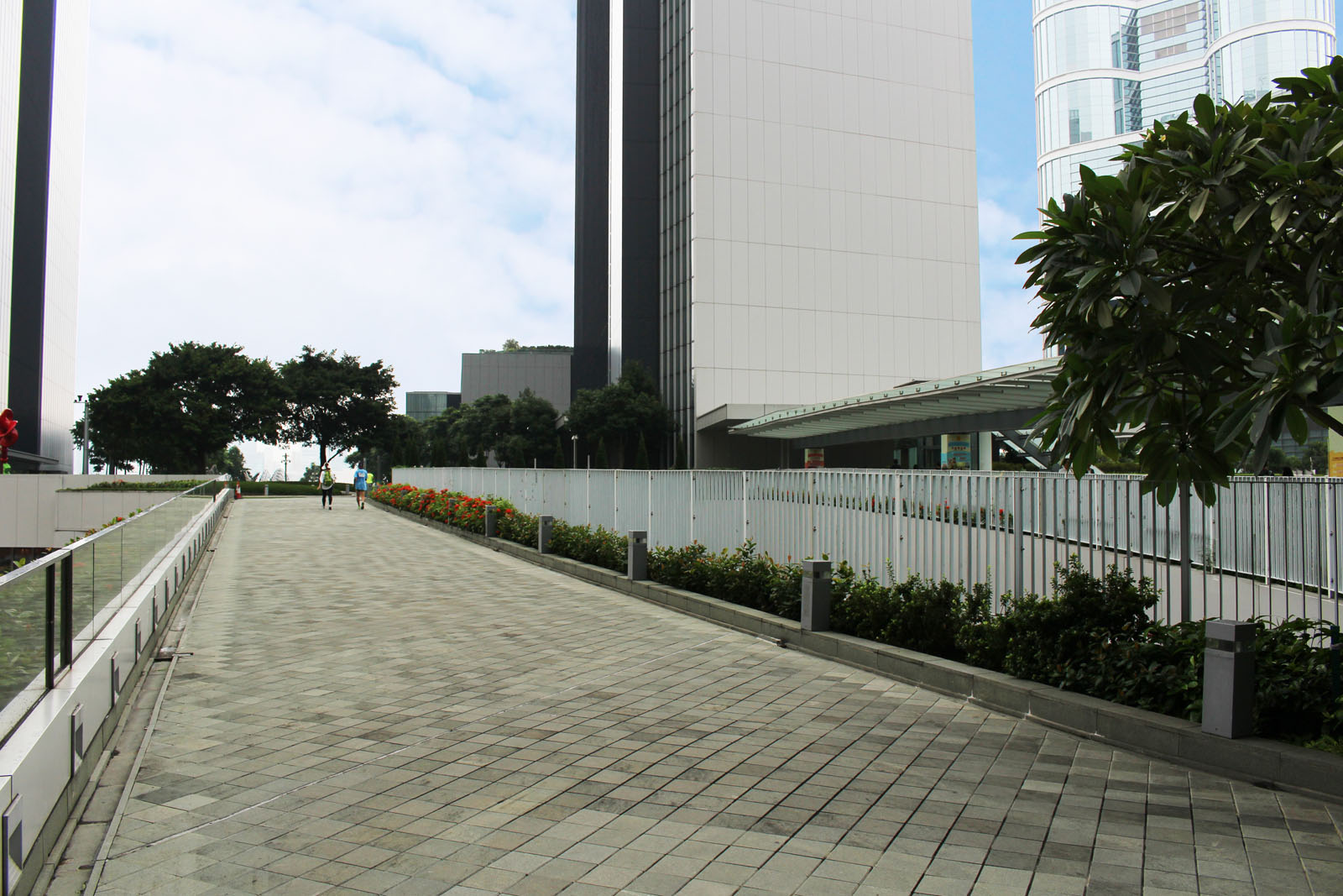 Photo 3: Footbridge HF189 (across Harcourt Road to Central Government Offices)