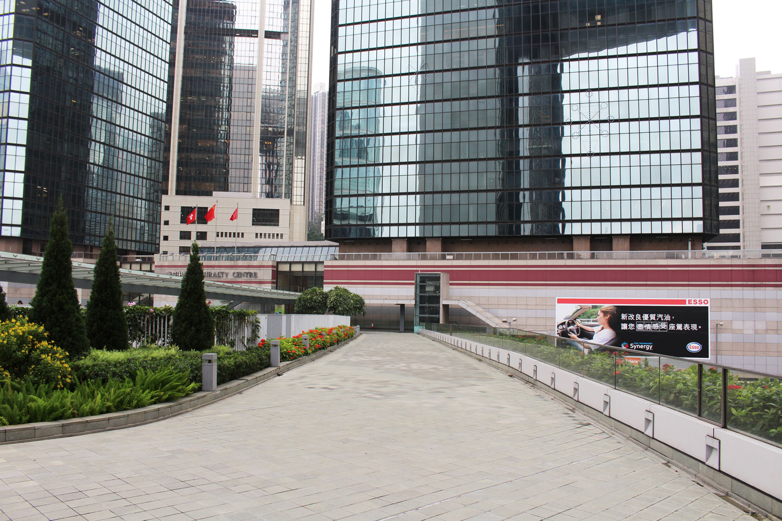 Photo 4: Footbridge HF189 (across Harcourt Road to Central Government Offices)