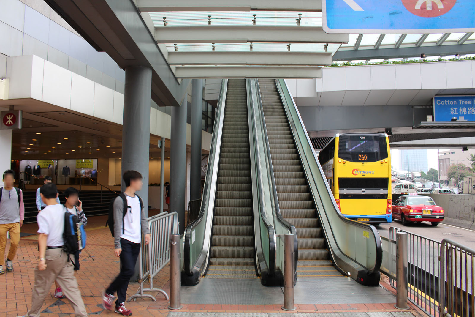 Photo 5: Footbridge HF189 (across Harcourt Road to Central Government Offices)