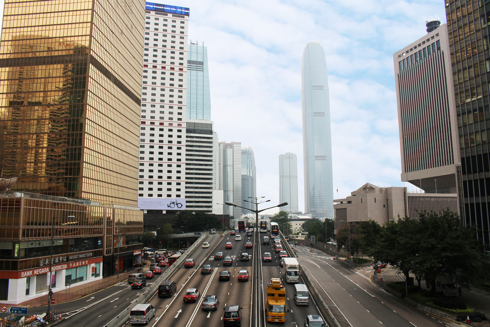 Photo 8: Footbridge HF189 (across Harcourt Road to Central Government Offices)