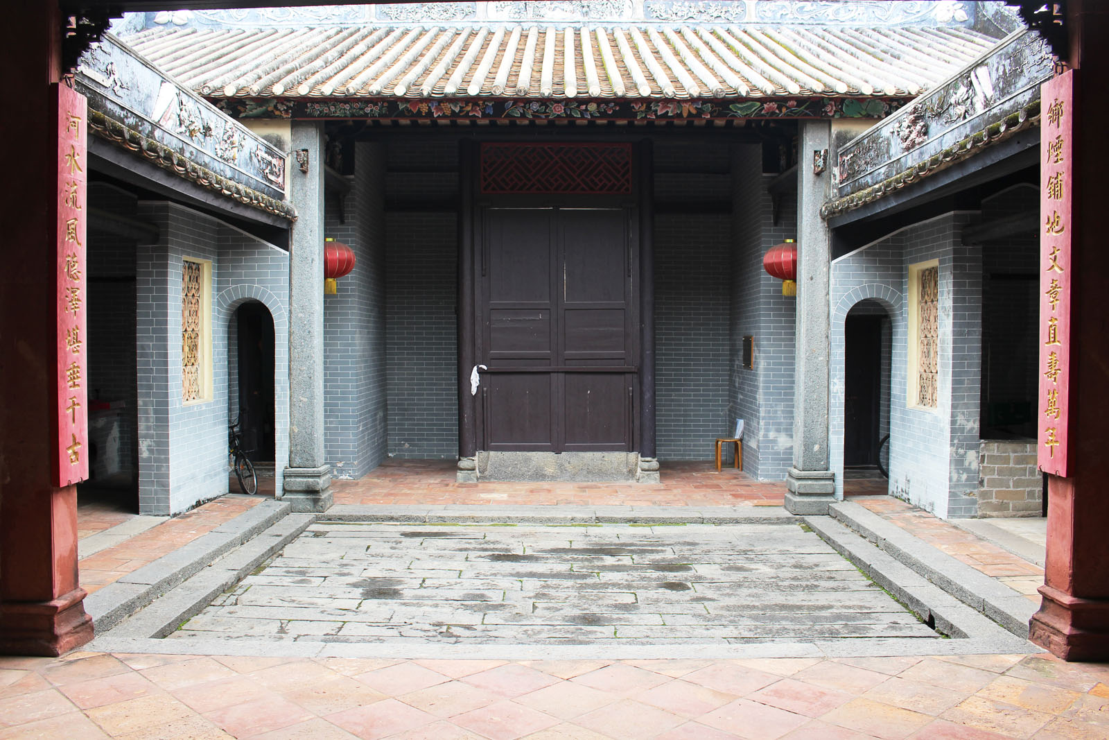 Photo 2: Hau Ku Shek Ancestral Hall