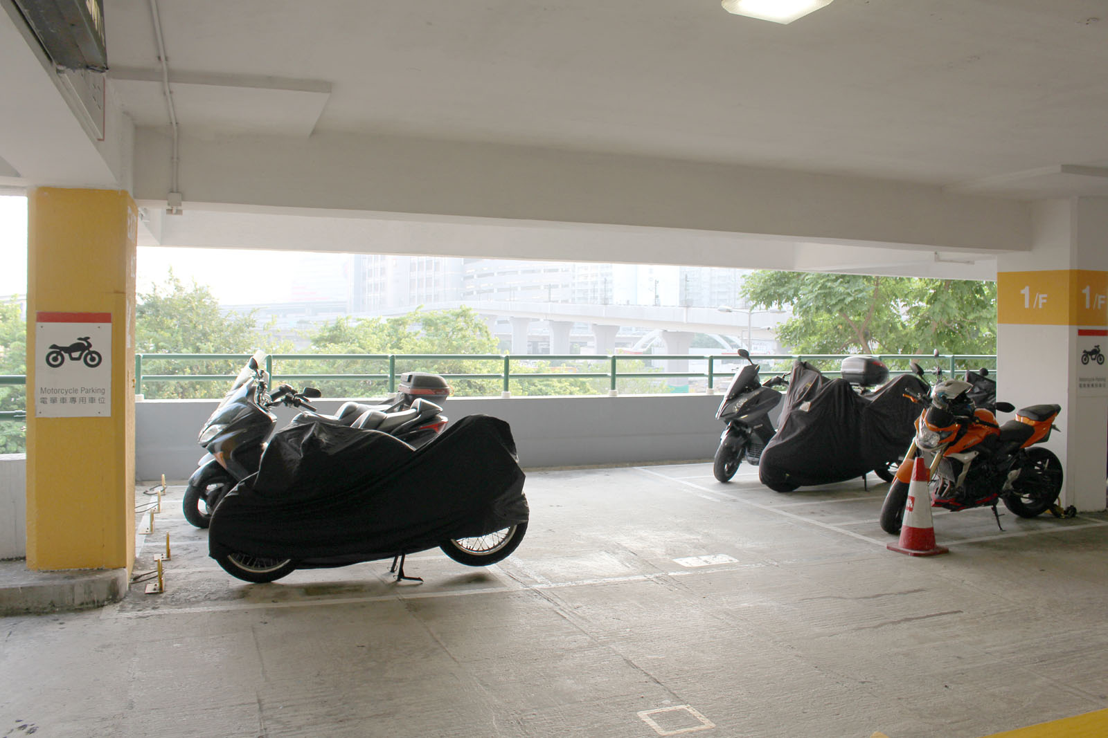 Photo 9: Kwai Fong Car Park