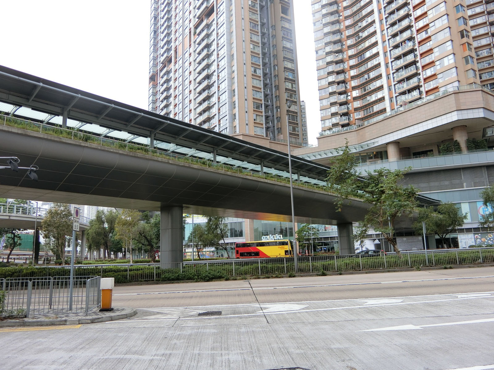 Footbridge KF134 (across Prince Edward Road East and Concorde Road)