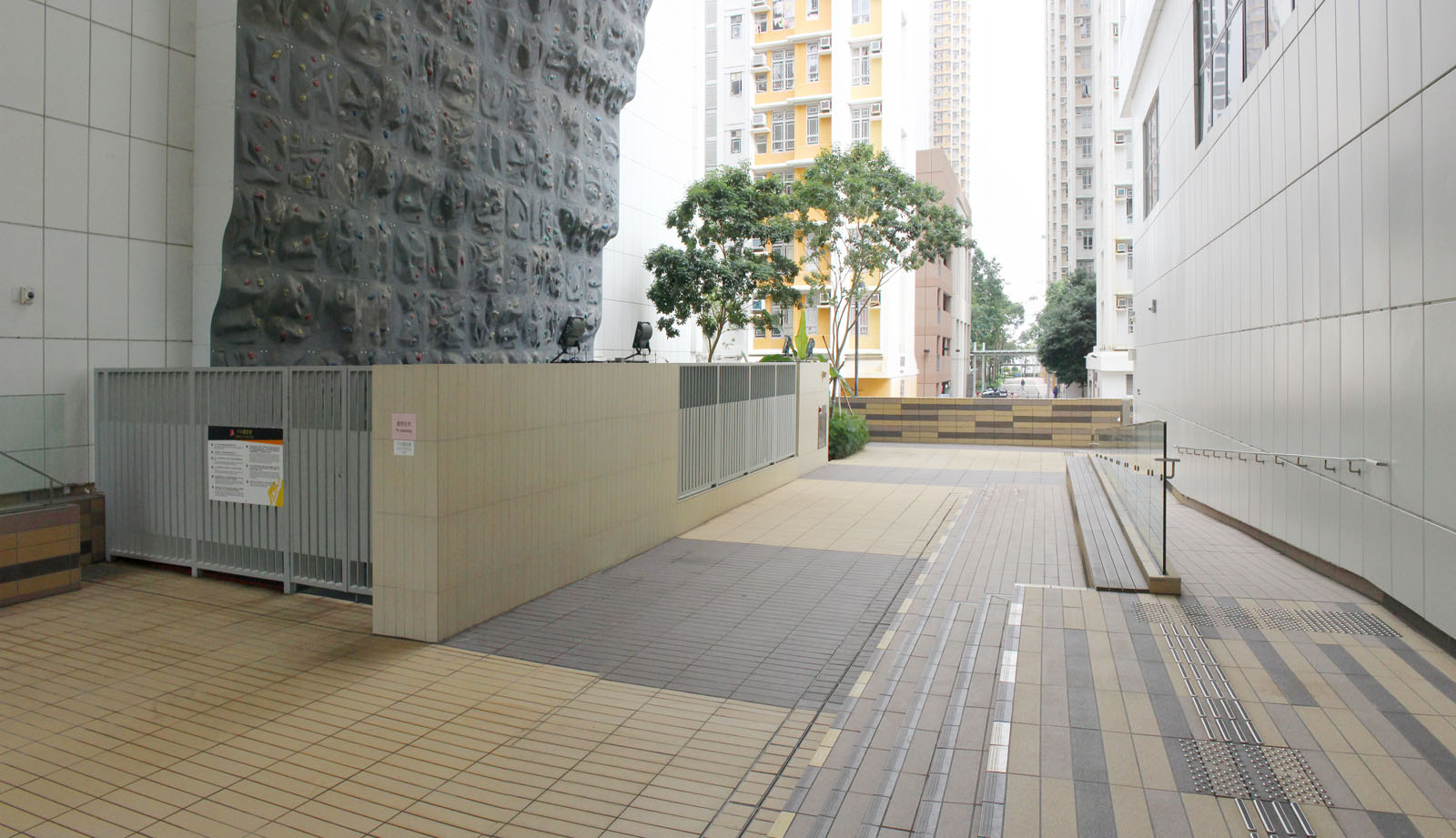 Photo 6: Yuen Chau Kok Complex