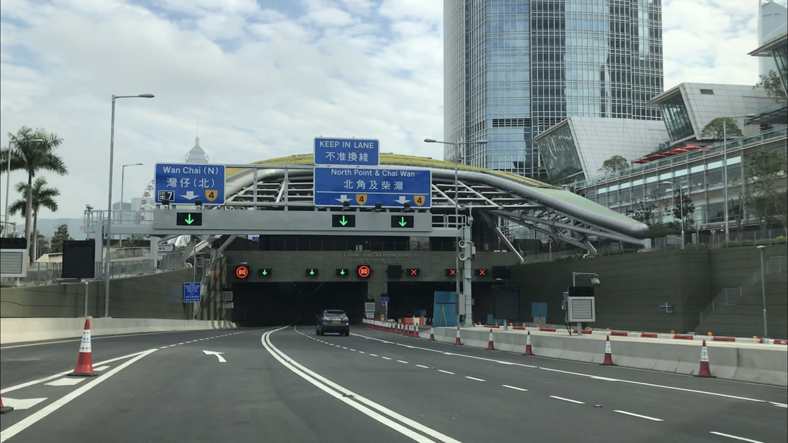 Photo 3: Central-Wan Chai Bypass Tunnel