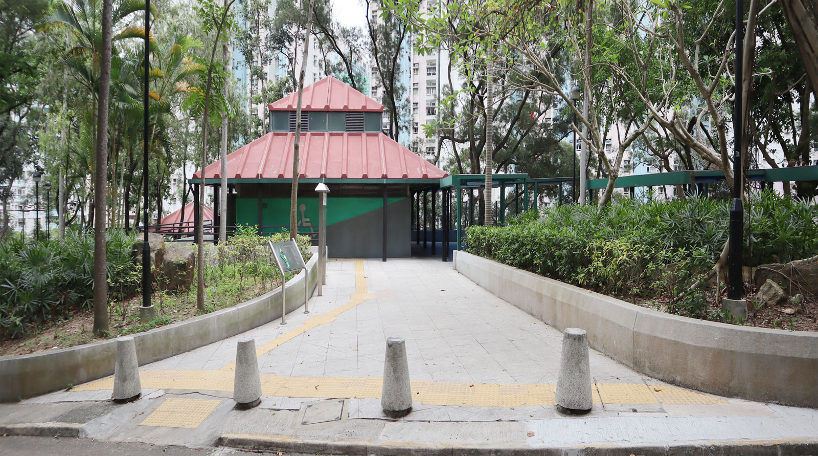 Photo 1: Tai Wo Hau Road Playground