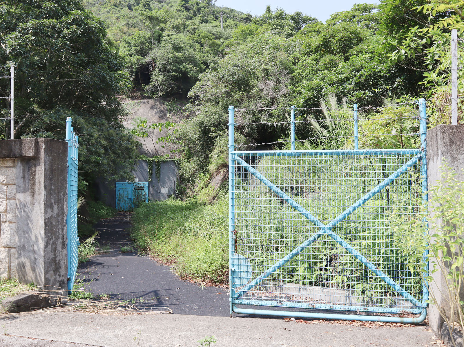 Photo 1: Open site off Pak Tam Chung Portal