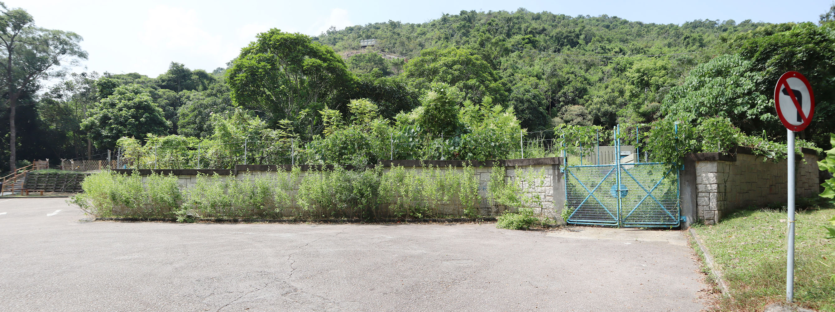 Photo 2: Open site off Pak Tam Chung Portal