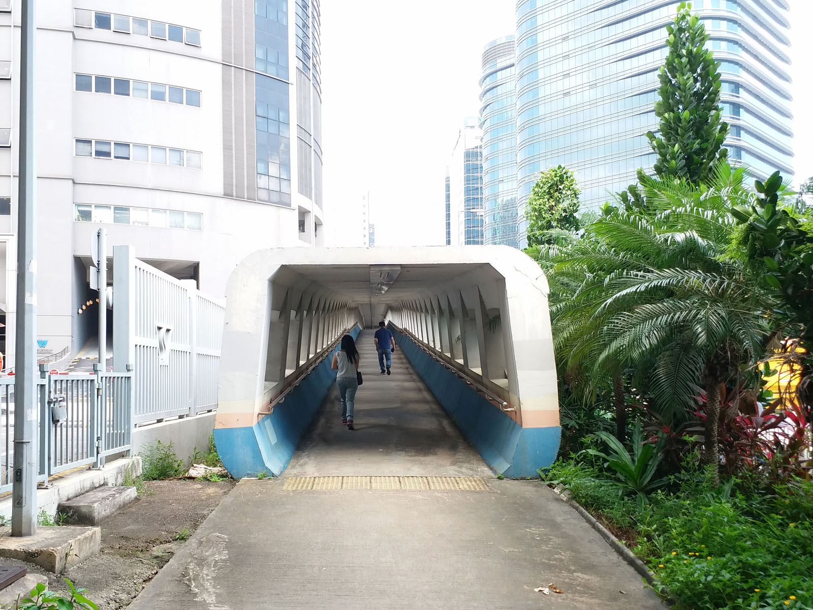 Photo 4: Footbridge KF38 (across Wai Yip Street)