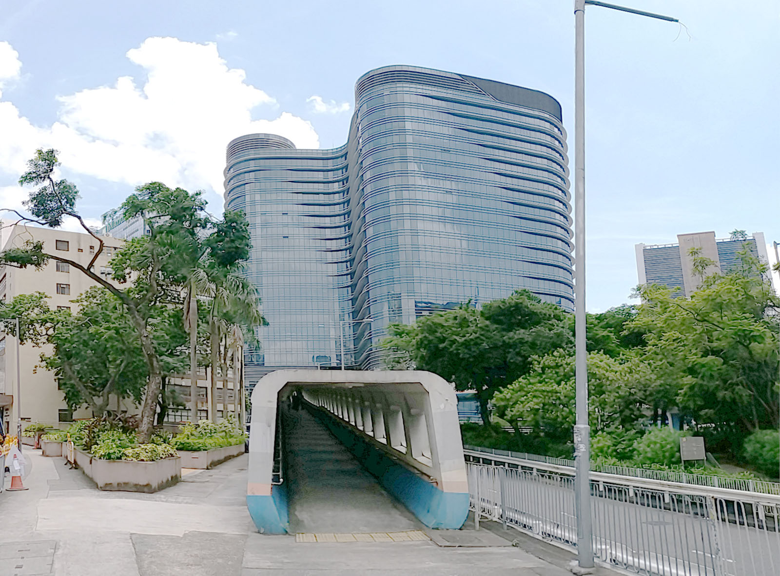 Photo 5: Footbridge KF38 (across Wai Yip Street)