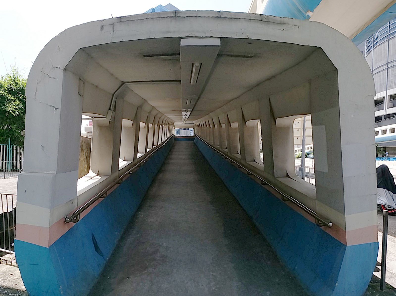 Photo 8: Footbridge KF38 (across Wai Yip Street)